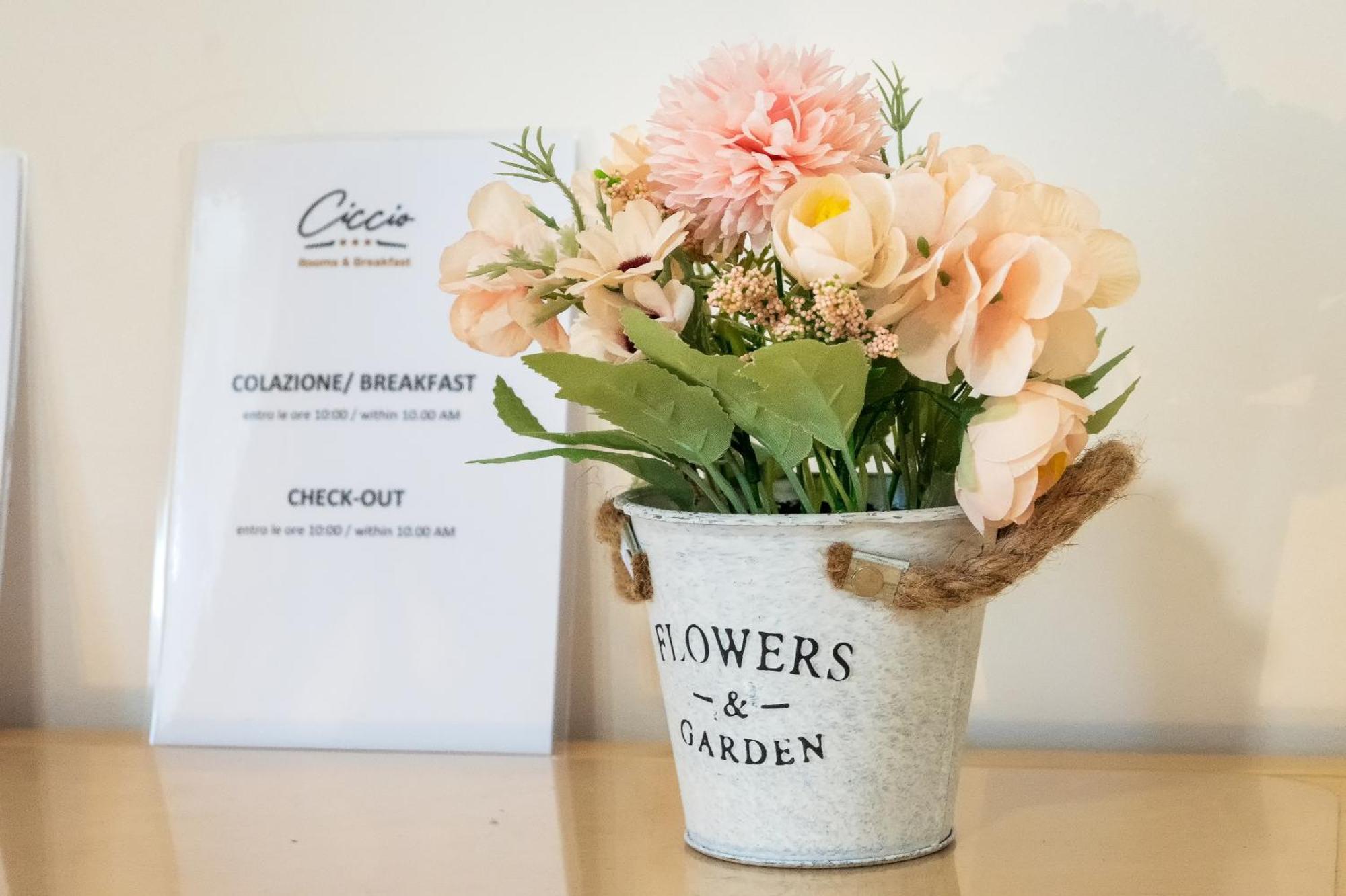Ciccio Rooms And Breakfast - Self Check-In Palermo Bagian luar foto