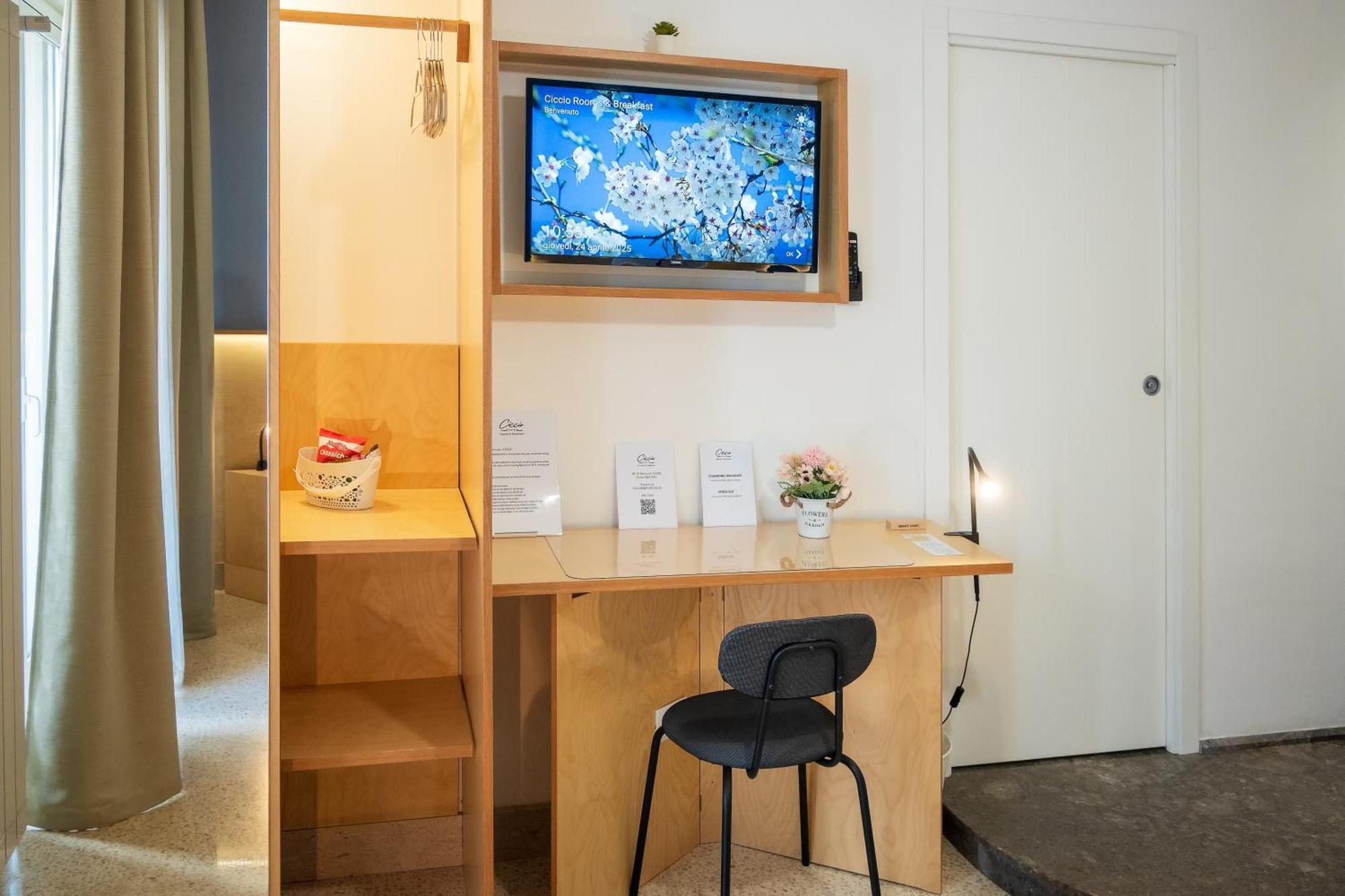 Ciccio Rooms And Breakfast - Self Check-In Palermo Bagian luar foto