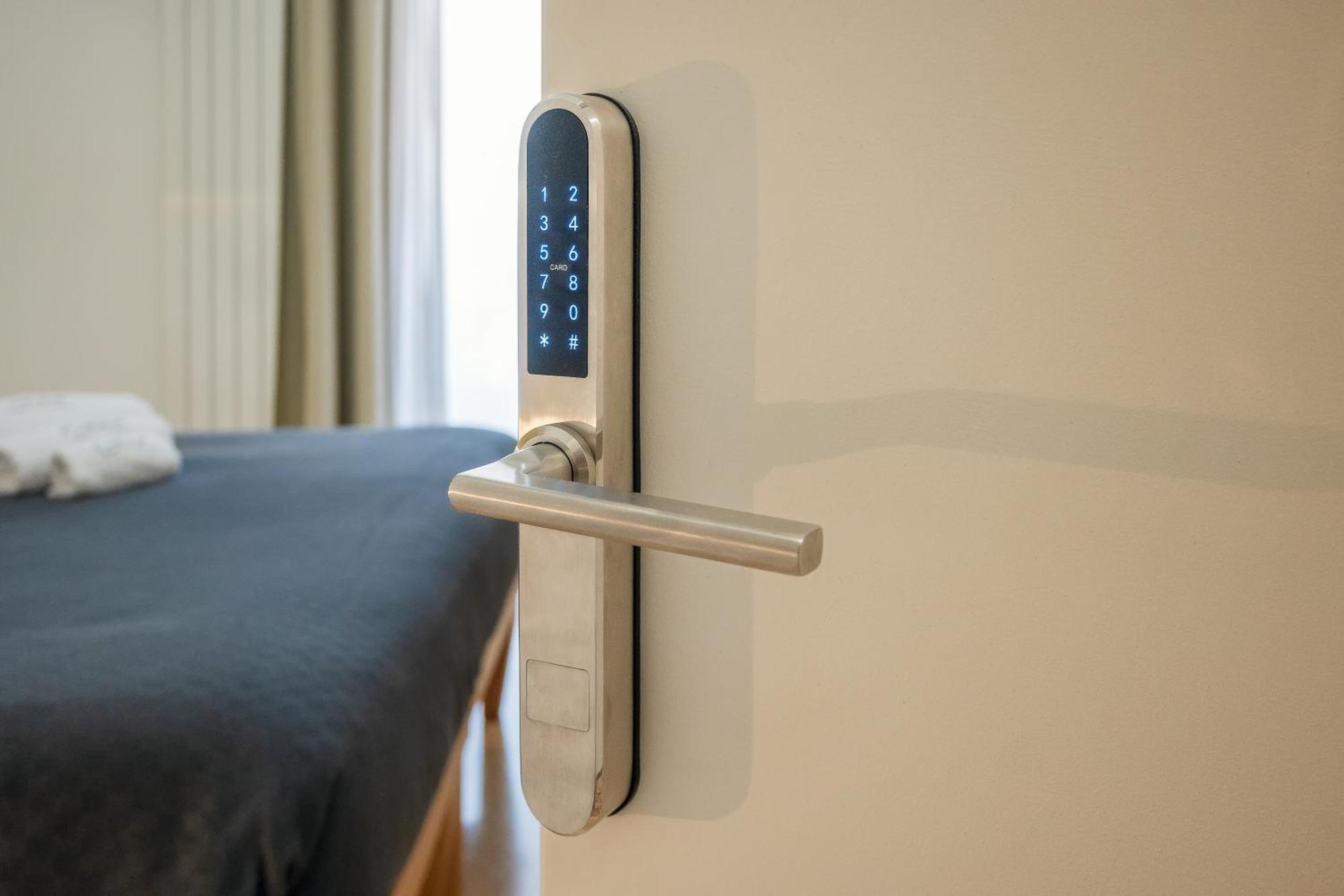 Ciccio Rooms And Breakfast - Self Check-In Palermo Bagian luar foto