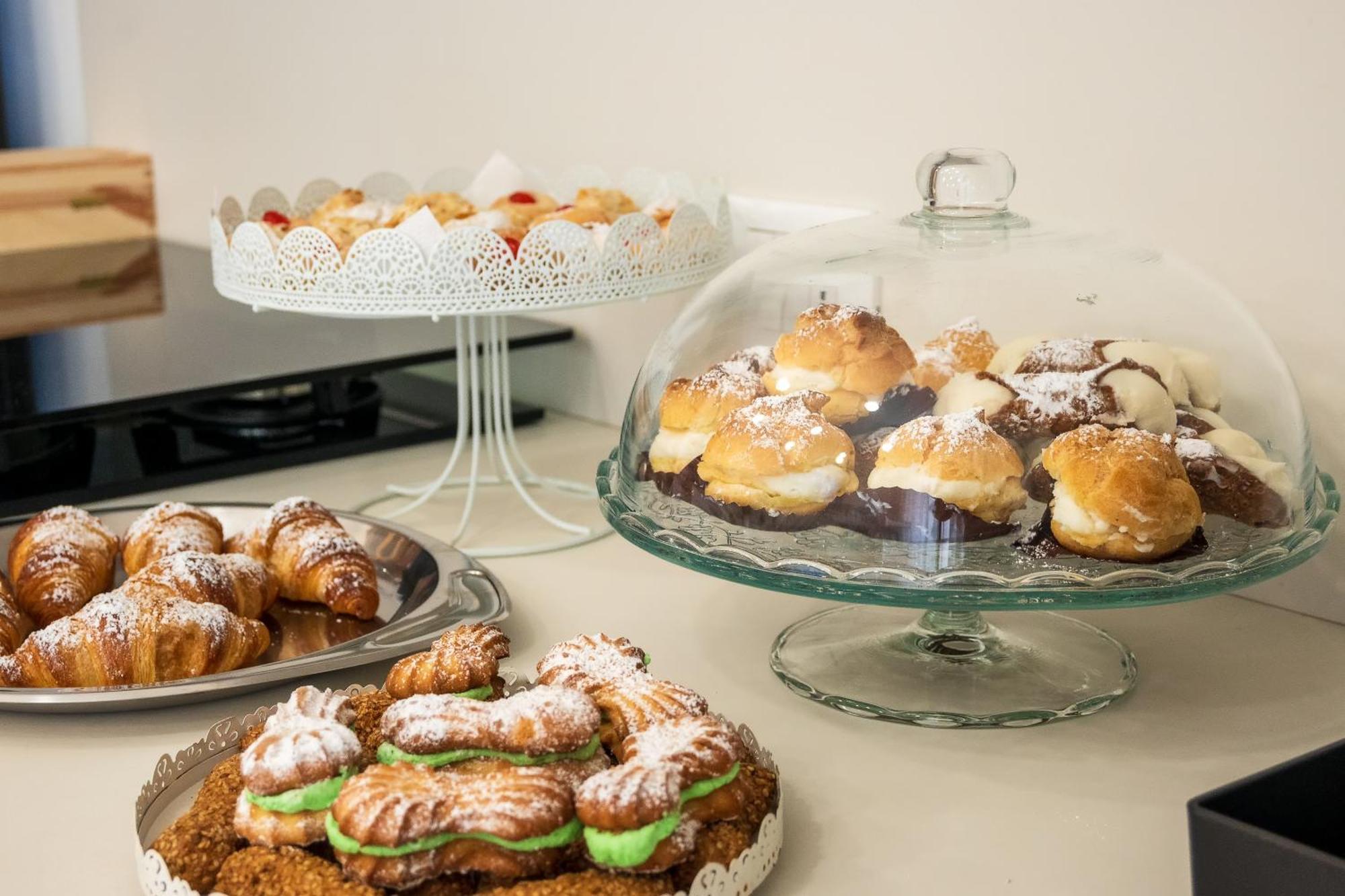 Ciccio Rooms And Breakfast - Self Check-In Palermo Bagian luar foto