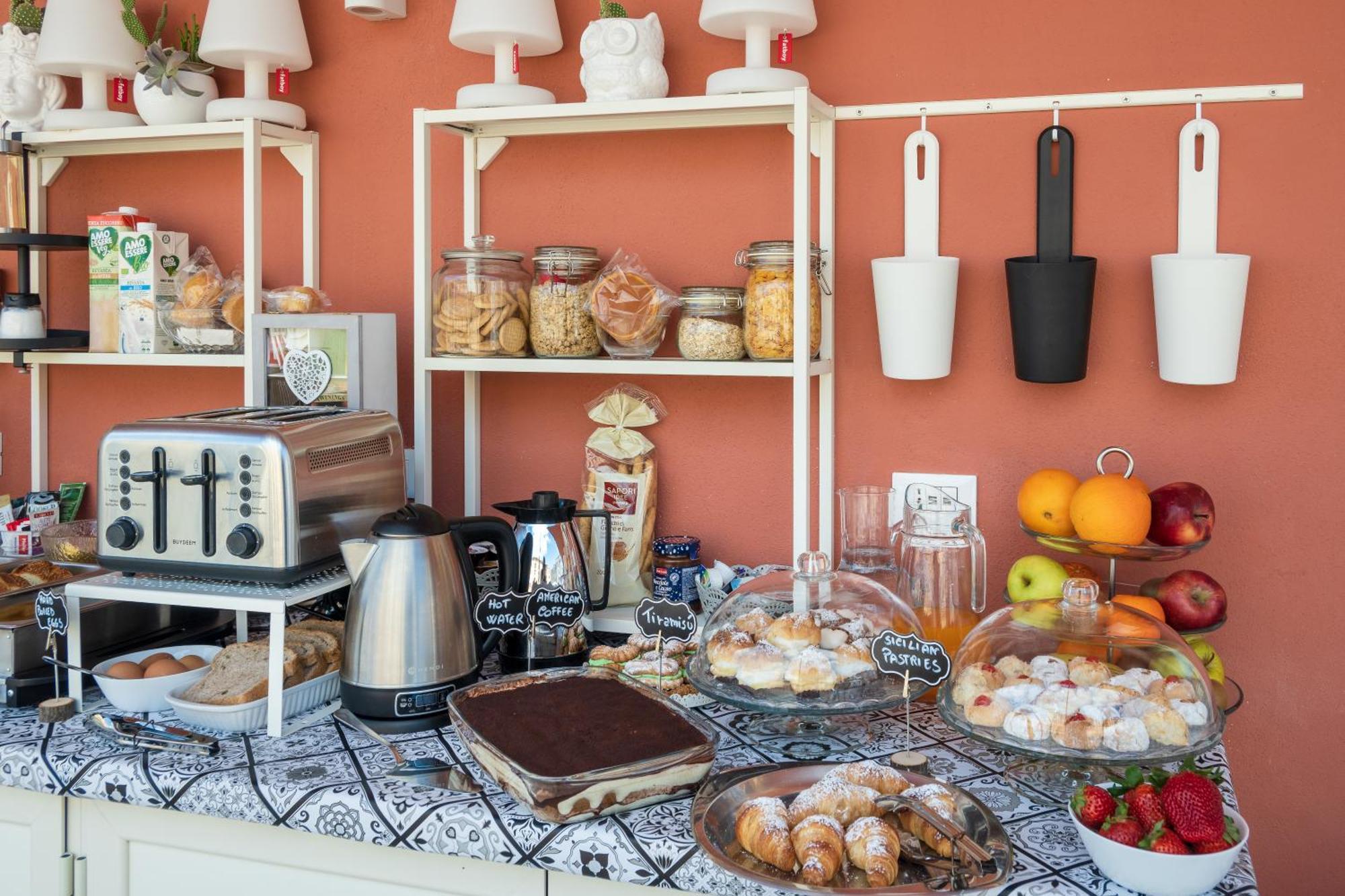 Ciccio Rooms And Breakfast - Self Check-In Palermo Bagian luar foto