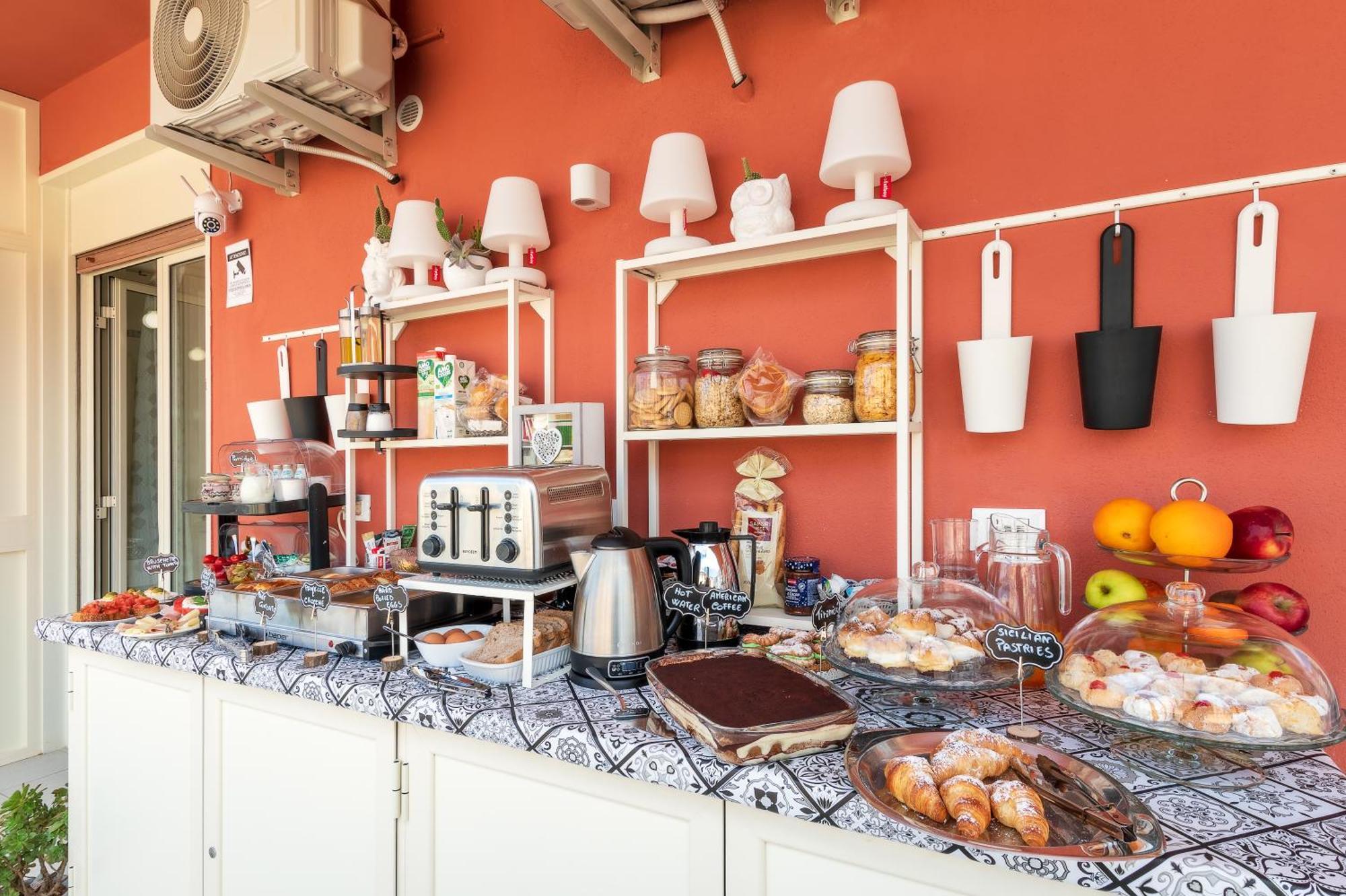 Ciccio Rooms And Breakfast - Self Check-In Palermo Bagian luar foto